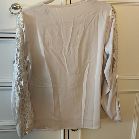 Kara and Kate Womens Blouse - Picture 8 of 9